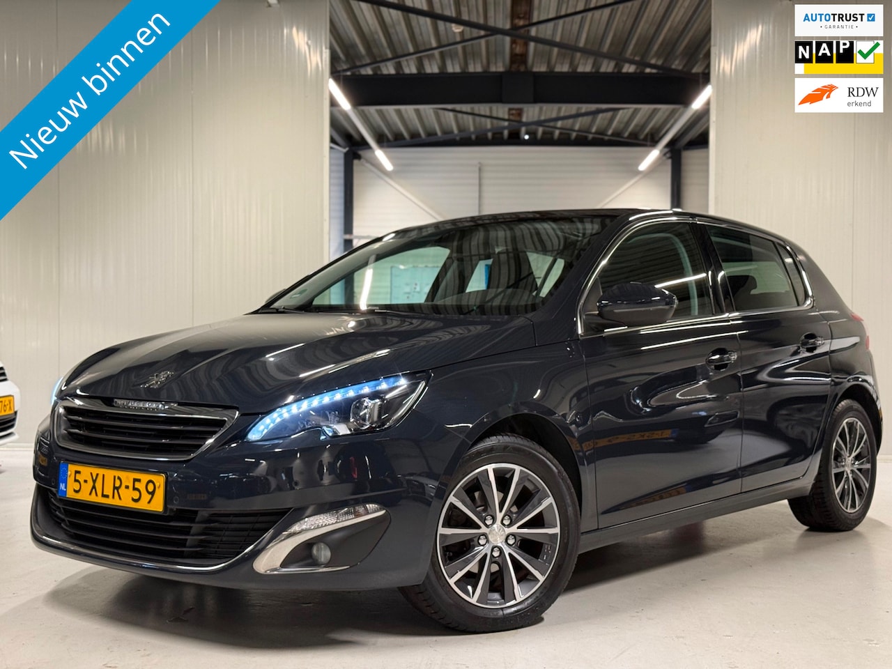 Peugeot 308 - 1.2 110PK Blue Premium Pano|Led|Navigatie!! - AutoWereld.nl