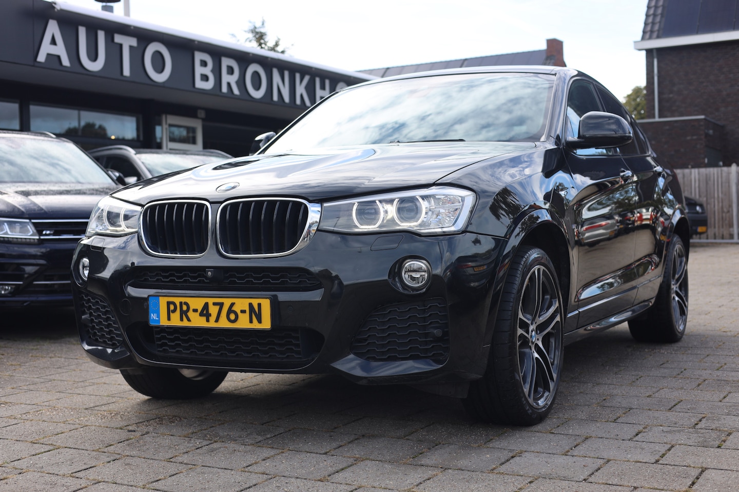BMW X4 - XDRIVE20i M SPORT I CAMERA I LEDER I SCHUIFDAK I HUD - AutoWereld.nl