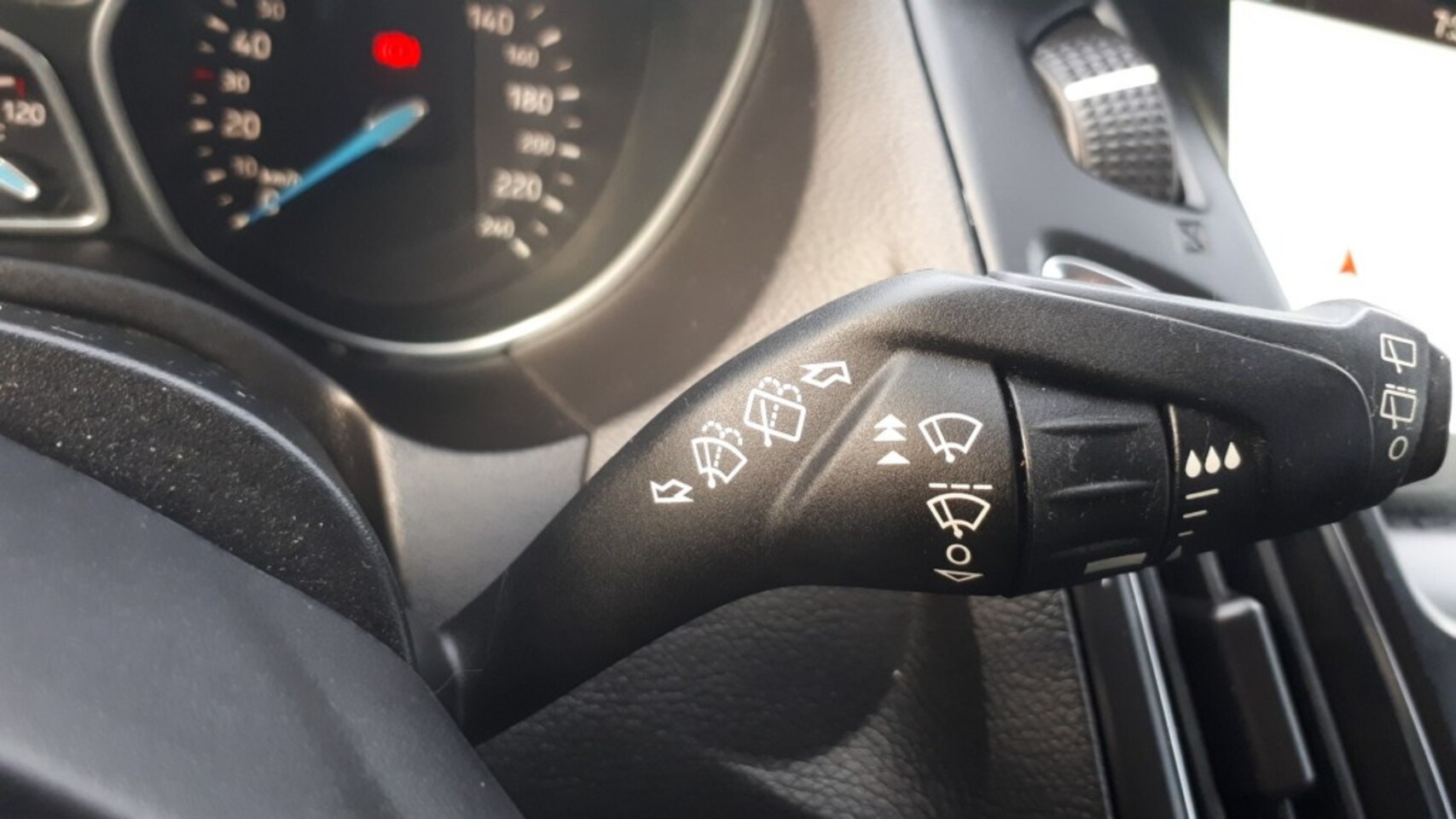 Ford Focus - 1.0 Lease Edition RADIO CD/CLIMATE/NAVI/CRUISE/CV
