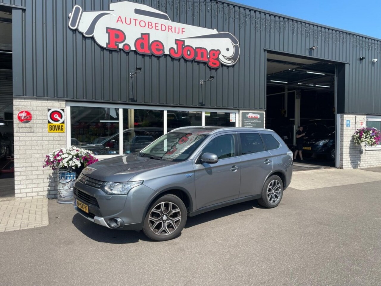 Mitsubishi Outlander - 2.0 PHEV L ED. XLINE 4 WD Trekhaak Schuif/kanteldak Leder Navi - AutoWereld.nl