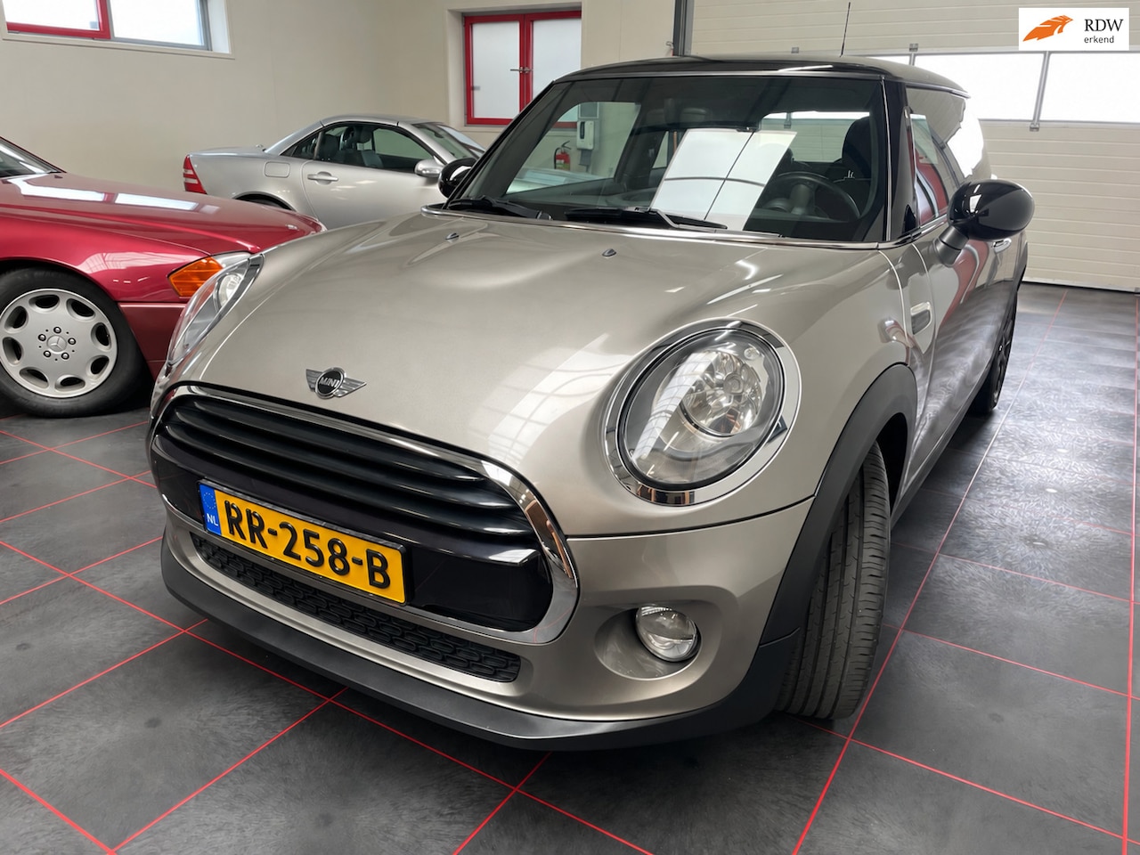 MINI 3-Deurs - 1.5 Cooper Business - AutoWereld.nl