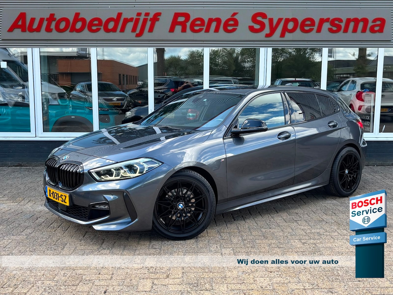 BMW 1-serie - 118d High Executive | M Pakket | Shadow Line | Apple Carplay | Achterruitrijcamera - AutoWereld.nl