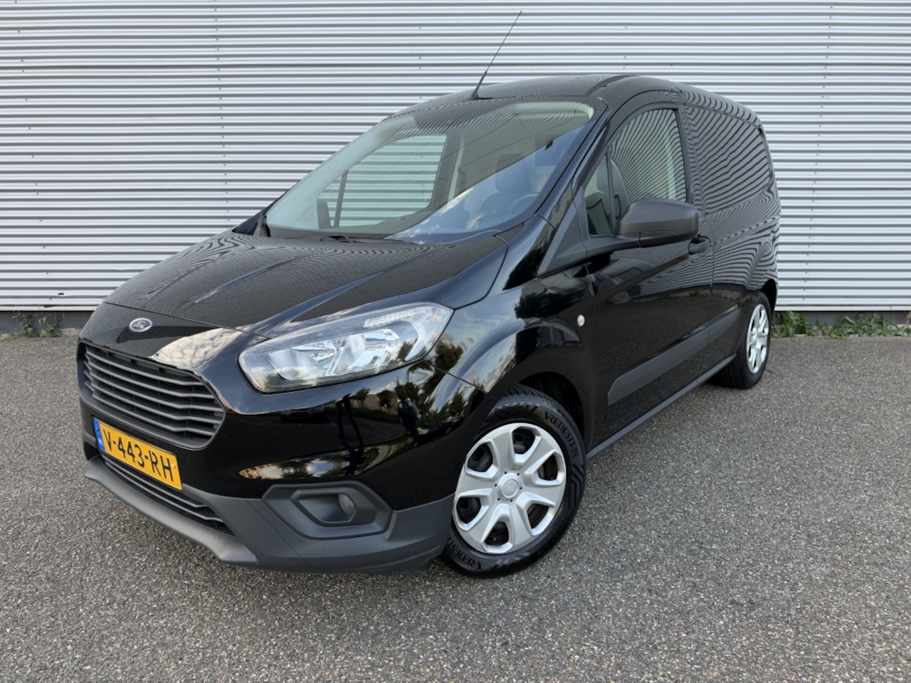 Ford Transit Courier - 1.0 Trend 6-Bak NAP Airco 1e Eign. Carplay Achteruitrijcamera Navi - AutoWereld.nl