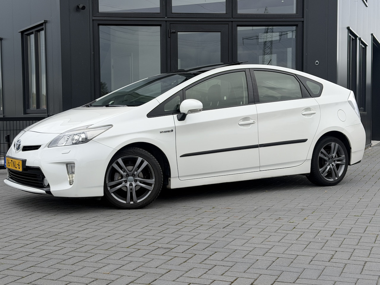 Toyota Prius - 1.8 Dynamic Business JBL | Camera | Solar SK dak | Nwe APK & beurt - AutoWereld.nl