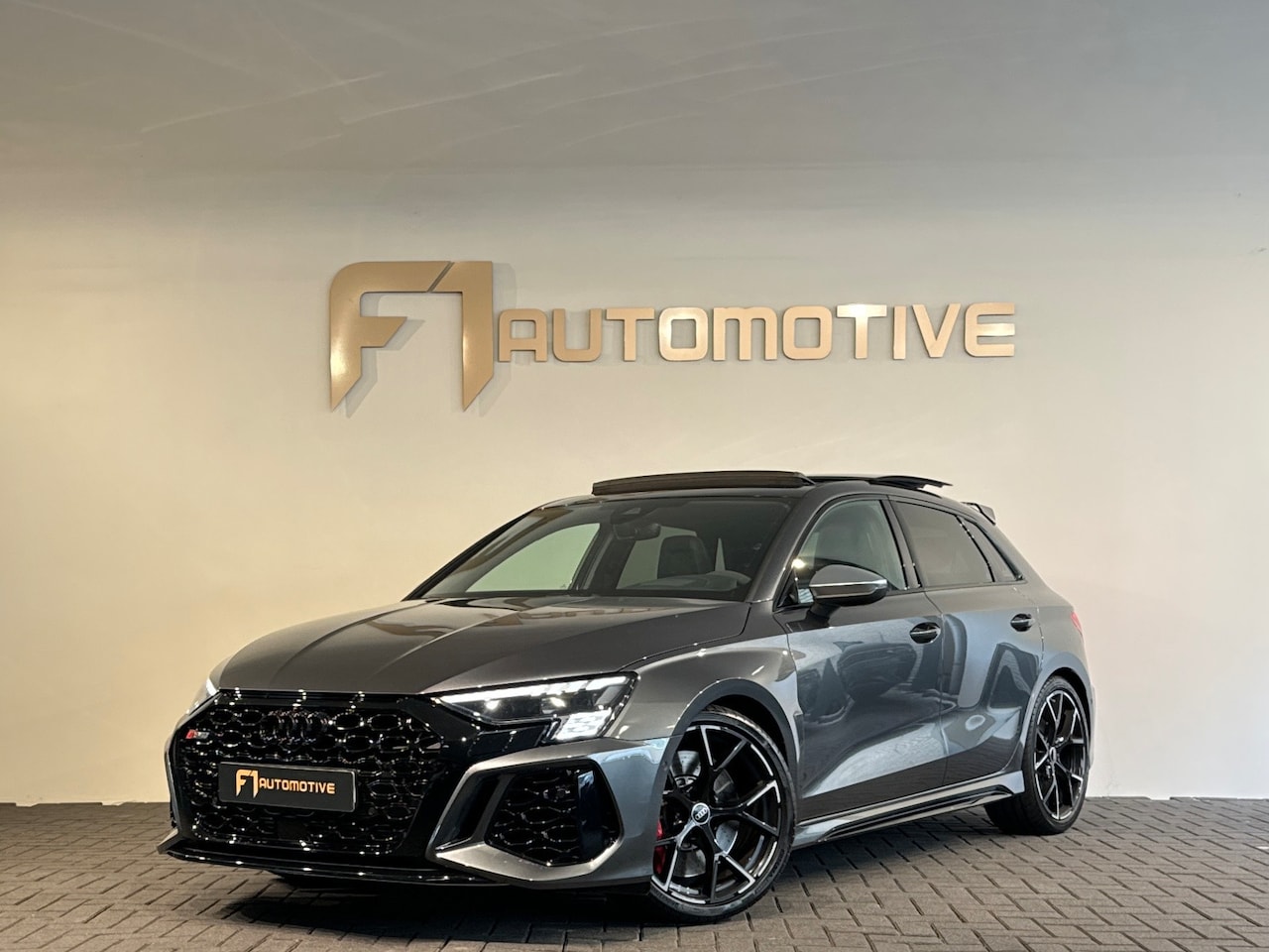 Audi RS3 - Sportback 2.5 TFSI quattro Pano|Massage|Blindspot|ACC|Keyless - AutoWereld.nl