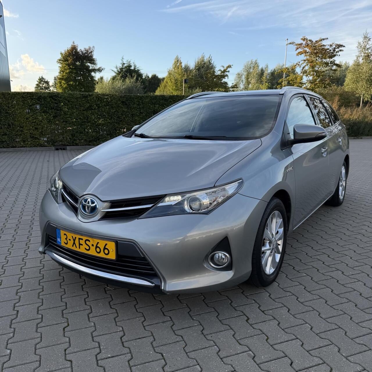 Toyota Auris - 1.8 Hybrid Executive | Panoramadak | NW APK - AutoWereld.nl