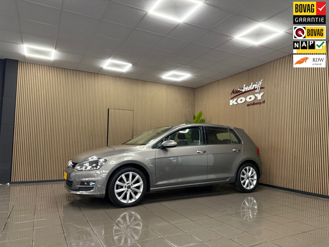 Volkswagen Golf - 1.2 TSI Highline * Panoramadak / Camera / Navigatie / Trekhaak / NL Auto * - AutoWereld.nl