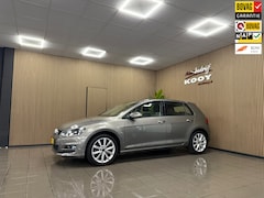 Volkswagen Golf - 1.2 TSI Highline * Panoramadak / Camera / Navigatie / Trekhaak / NL Auto