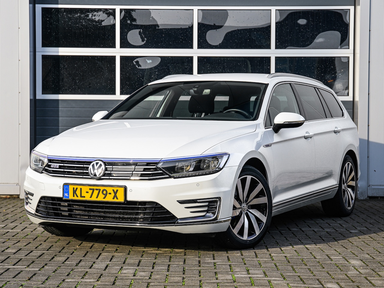 Volkswagen Passat Variant - 1.4 TSI GTE Connected Series | Camera | Full LED | App-connect | Comfortstoelen | PDC v+a - AutoWereld.nl