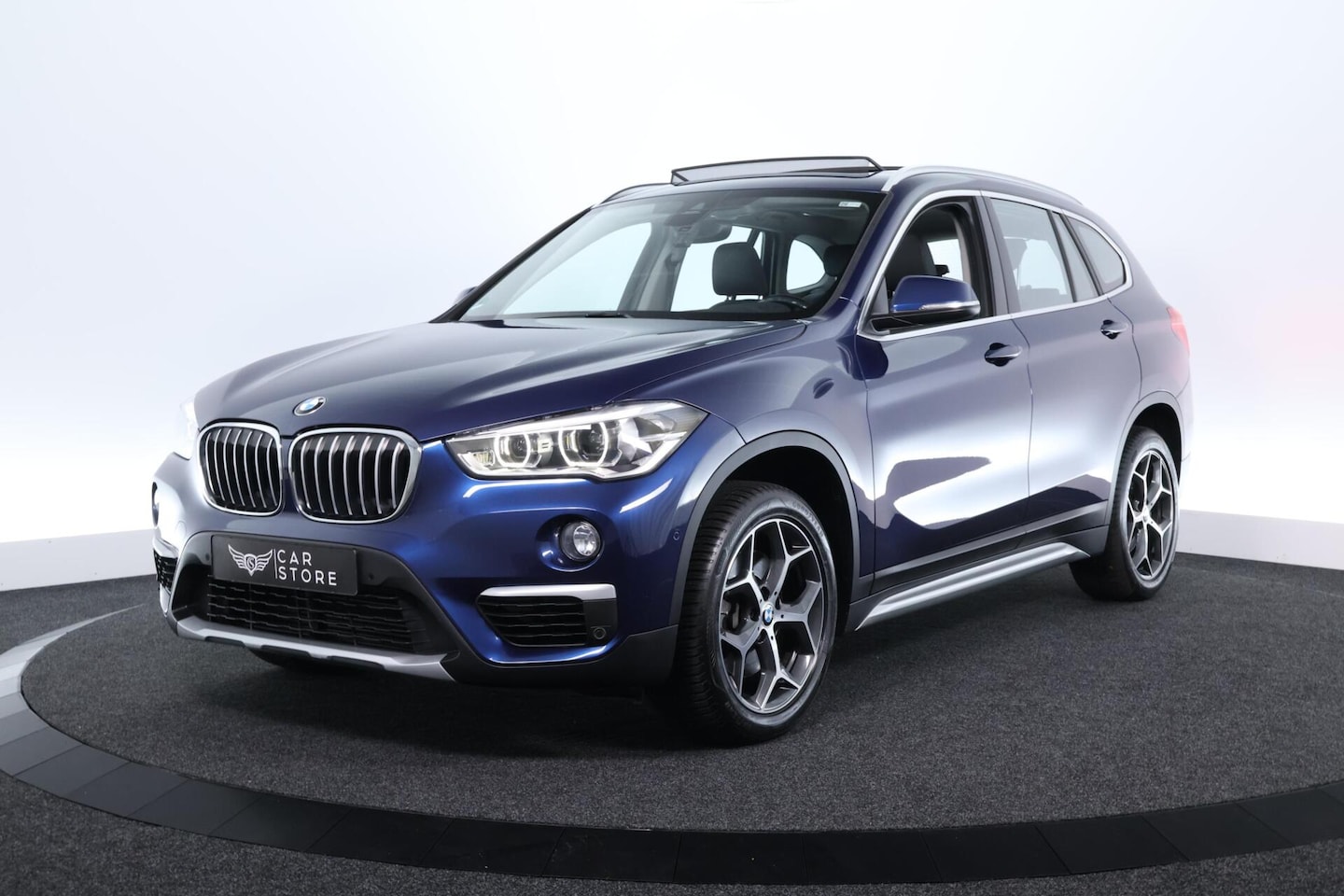 BMW X1 - sDrive20i Corporate Lease Executive |PANO|ST VWM|CAMERA|CLIMA|CRUISE|LED|PDC|NAV - AutoWereld.nl
