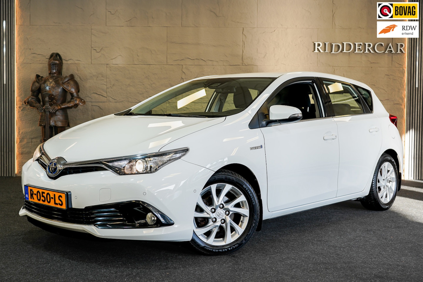 Toyota Auris - 1.8 Hybrid Active|GARANTIE|PARK SENS|CRUISE|CAMERA|STOELVERW|VELGEN - AutoWereld.nl