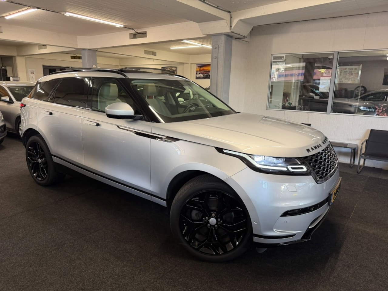 Land Rover Range Rover Velar - 2.0 I4 AWD HSE*PANO*Leder*Digitale Dash* - AutoWereld.nl