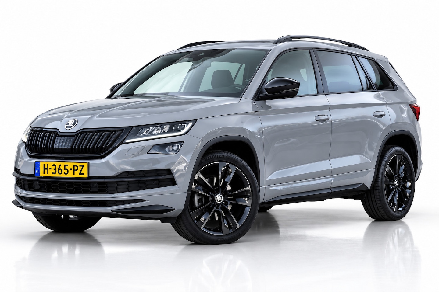 Skoda Karoq - 1.5 TSI ACT Sportline | NAP | CAMERA | STOELVERWARMING | APPLE CARPLAY | ANDROID AUTO - AutoWereld.nl