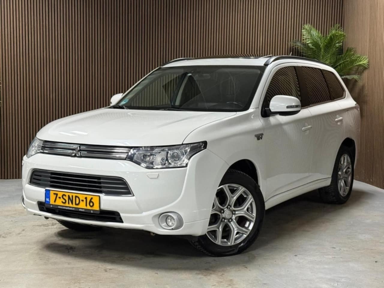 Mitsubishi Outlander - 2.0 PHEV instyle 2.0 PHEV Instyle - AutoWereld.nl