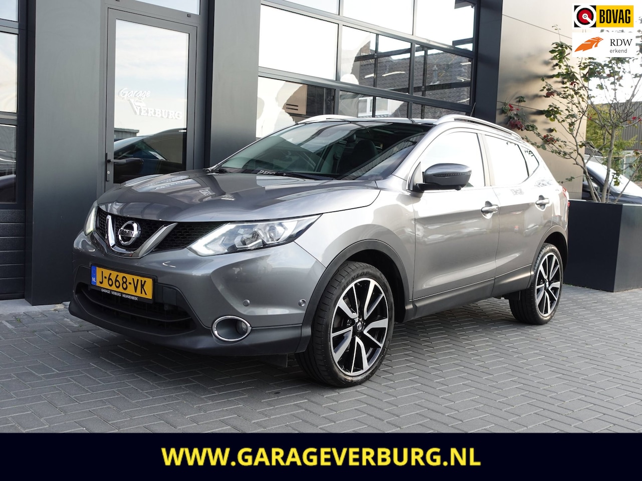 Nissan Qashqai - 1.6 Tekna (Navi,Camera360,Cruise,PDC,LEER,Panoramadak,Stoelverwarming,Trekhaak) - AutoWereld.nl