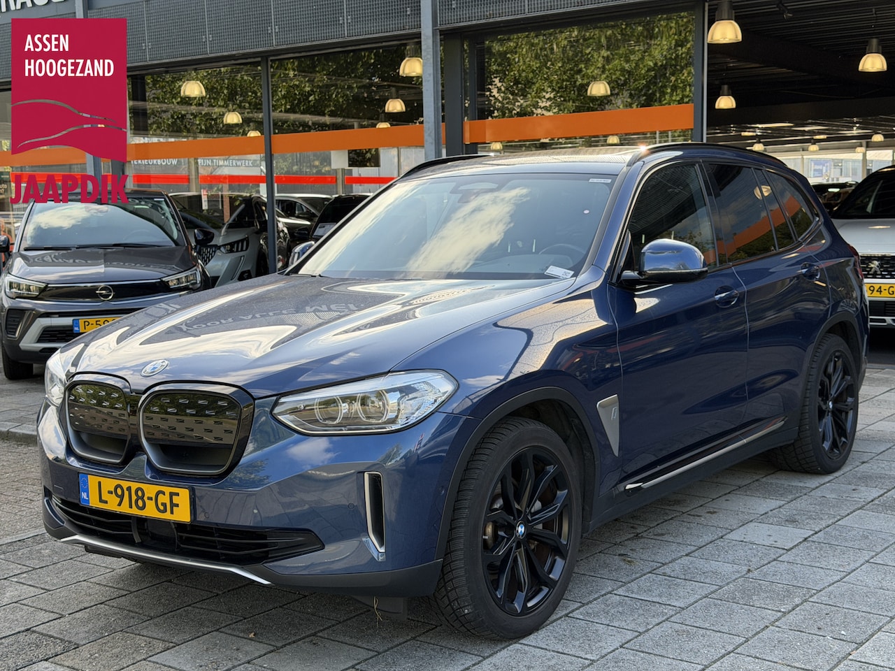 BMW iX3 - BWJ 2021 | SOH 98.29% 286PK Executive 80 kWh | PANO DAK | TREKHAAK | LEER | NAVI | CLIMA | - AutoWereld.nl