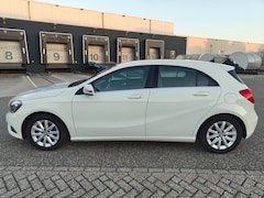 Mercedes-Benz A-klasse - 180 Ambition automaat | trekhaak | navi | NAP | stoelverwarming