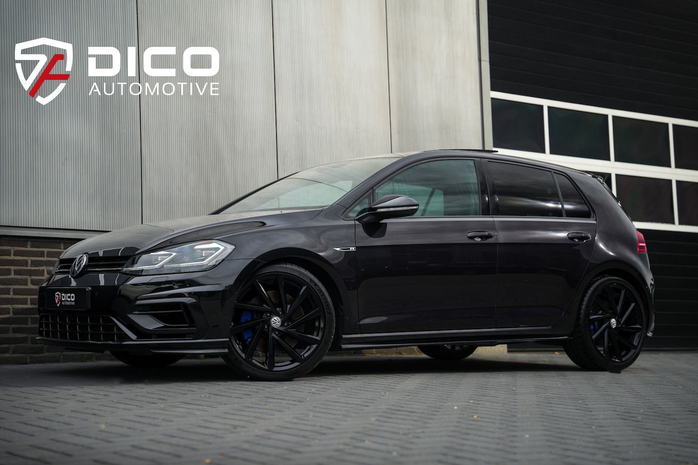 Volkswagen Golf - 2.0 TSI 301 pk 4Motion R / Akraprovic/ Dynaudio/ ACC/ DCC/ Keyless/ Virtual/ Adapt.Cruise/ - AutoWereld.nl