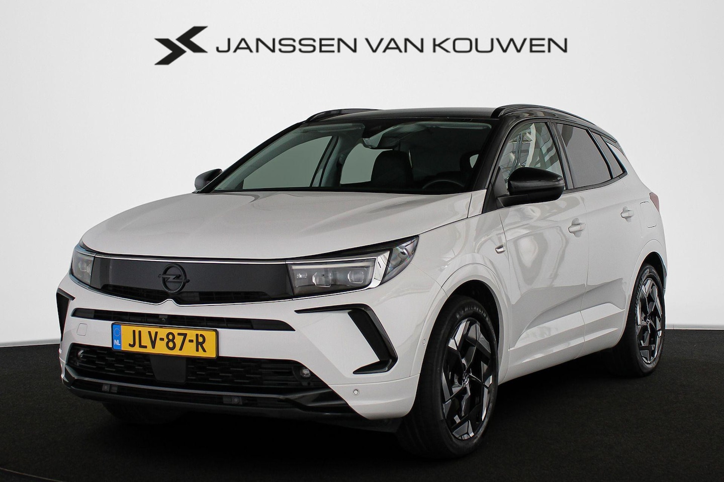 Opel Grandland - 1.6 Turbo Plug-In Hybrid 4x4 GSe Stoel-Stuurverwarming Trekhaak Apple CarPlay - AutoWereld.nl