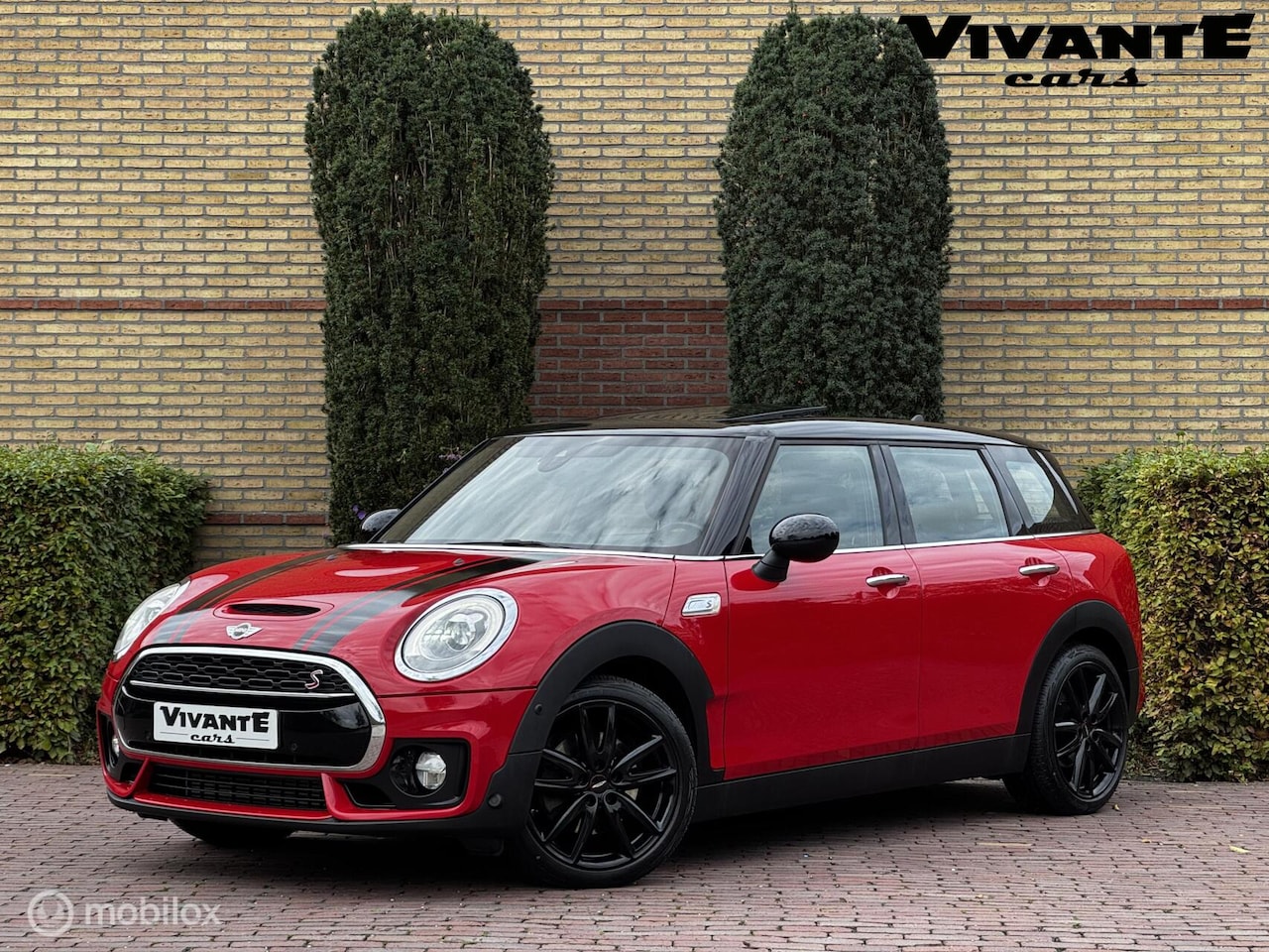 MINI Clubman - 2.0 Cooper S Chili Serious Business JCW-Pakket*Pano - AutoWereld.nl