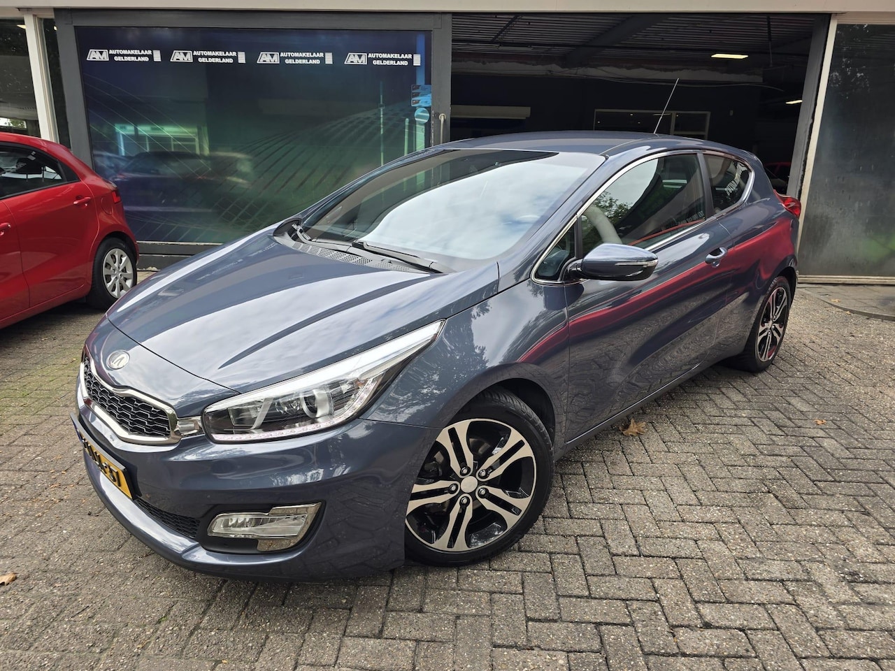 Kia Pro cee'd - 1.6 GDI Business Pack | AUTOMAAT | 3/6 OF 12 MND GARANTIE | NIEUWE APK | NAVI | CAMERA | C - AutoWereld.nl