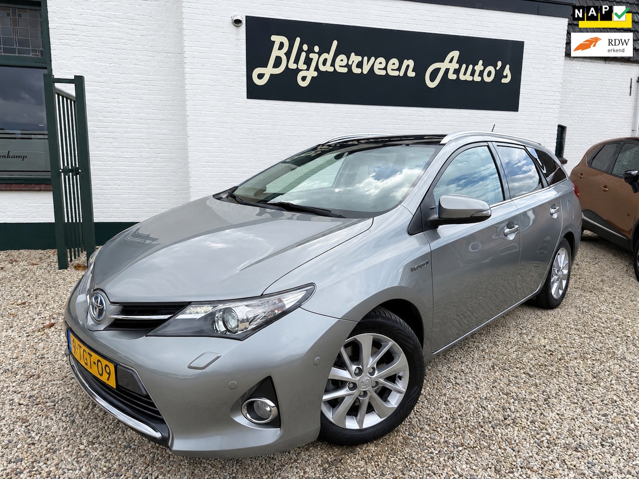 Toyota Auris Touring Sports - 1.8 Hybrid Lease+ Pano | Camera | Navi | PDC | Dealer Onderhouden - AutoWereld.nl
