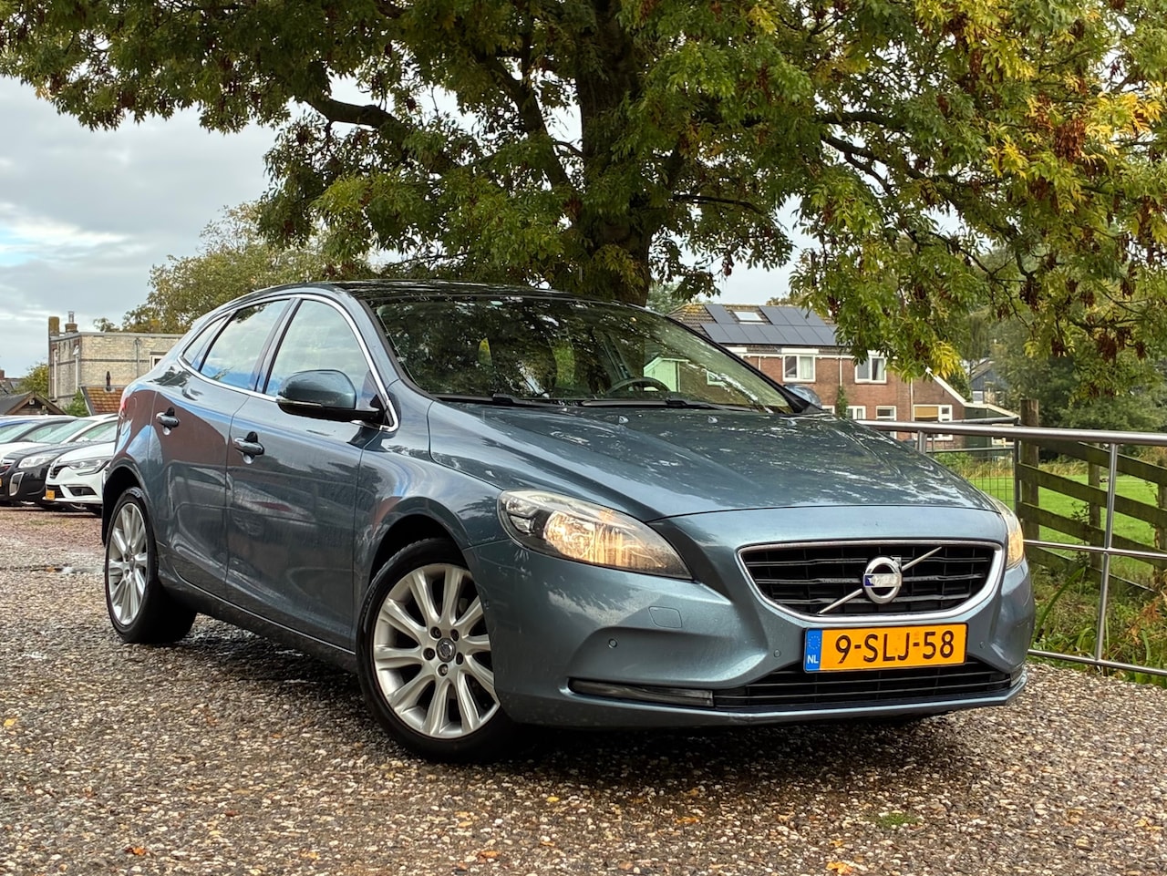 Volvo V40 - 1.6 D2 Momentum | Pano + Cruise + Clima Nu € 5.975,-!!! - AutoWereld.nl