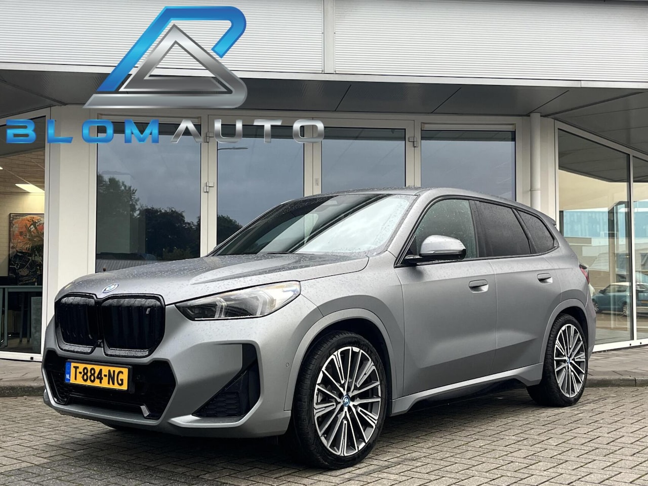 BMW iX1 - xDrive30 67 kWh 313PK MSPORT MEMORY+TREKH+H&K+360CAM - AutoWereld.nl