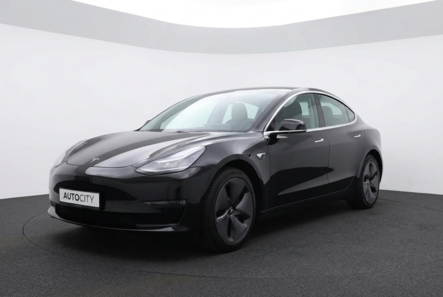 Tesla Model 3 - Standard range RWD Plus 60 kWh l NL Auto l - AutoWereld.nl