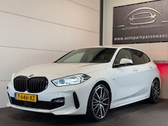 BMW 1-serie - 118i M-Pakket High Executive Cruise Control, Apple Carplay, Sfeerverlichting, Stuurverwarm