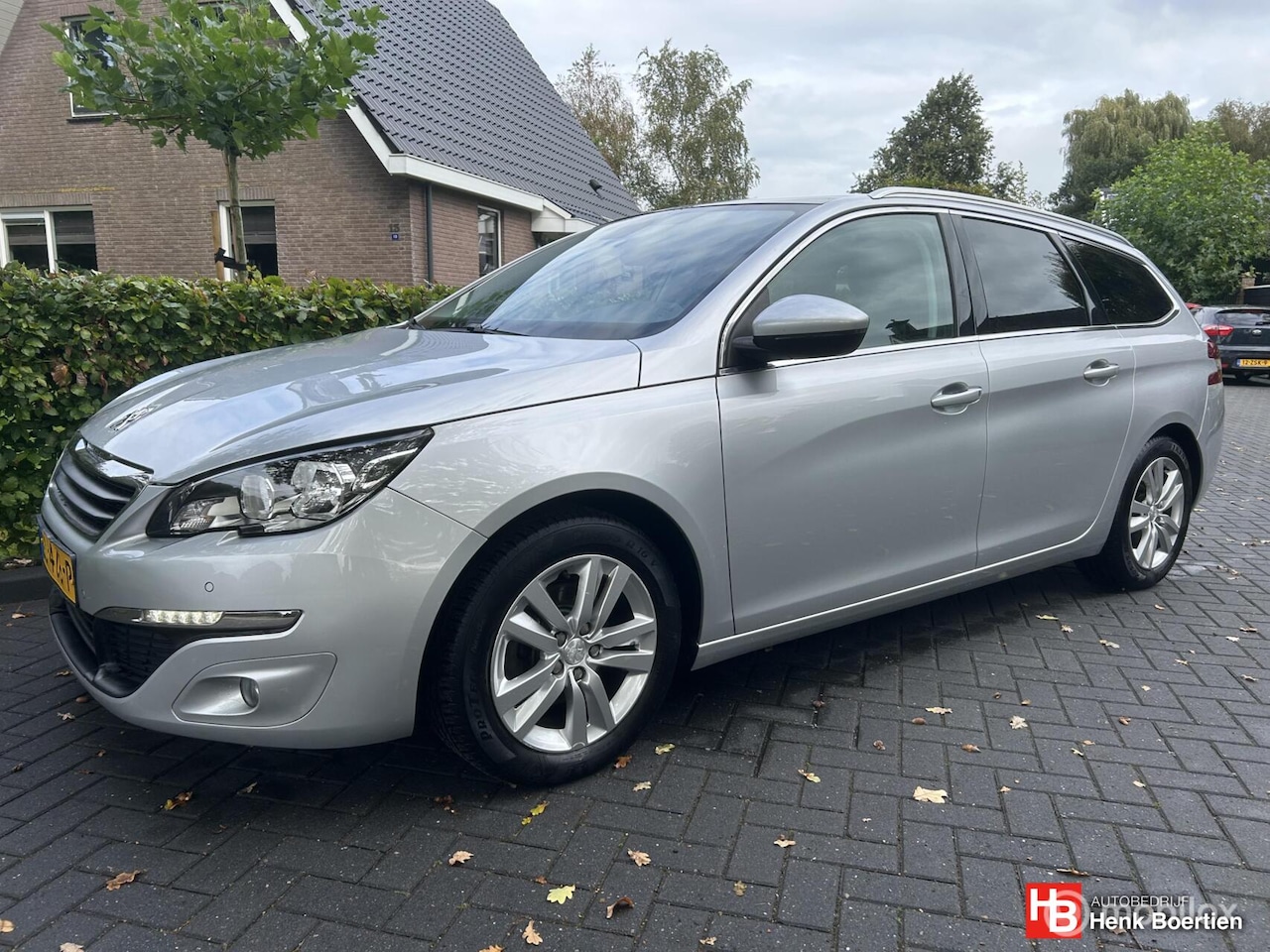 Peugeot 308 SW - 1.2 PureTech Blue Lease Premium 1.2 PureTech Blue Lease Premium - AutoWereld.nl