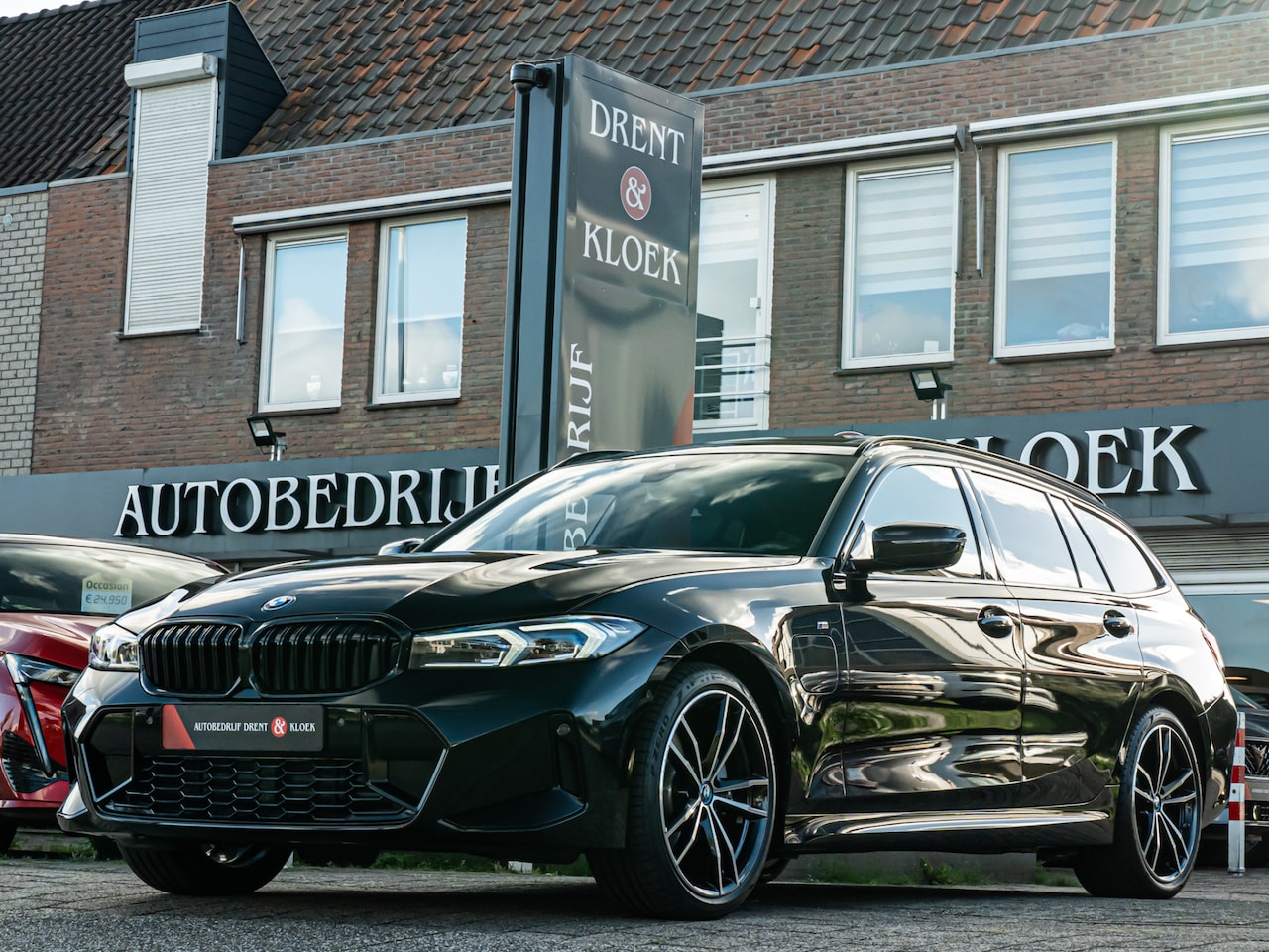 BMW 3-serie Touring - 320e ORG NL PANO HARMAN KARDON CAMERA 19 INCH MEMORY STOEL TREKHAAK - AutoWereld.nl