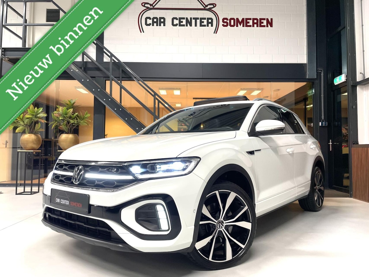 Volkswagen T-Roc - 1.5 TSI R-Line/ Cam/ Keyless/ Pano/ 19''LMV/ IQ LED/ Trekhaak - AutoWereld.nl