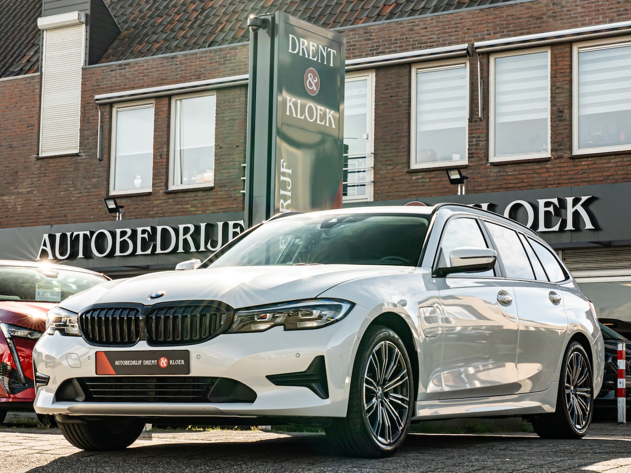 BMW 3-serie Touring - 330e eDrive Edition CAMERA 18 INCH LEDER SHADOW DODEHOEK - AutoWereld.nl