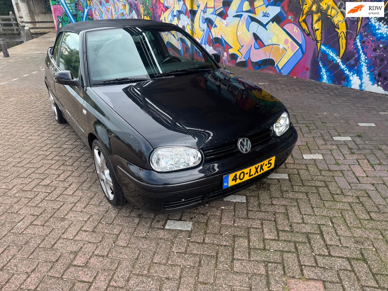 Volkswagen Golf Cabriolet - 1.6 leer CarPlay stereo 17 inch velgen nette linnen dak apk juli 2027 leuke auto - AutoWereld.nl