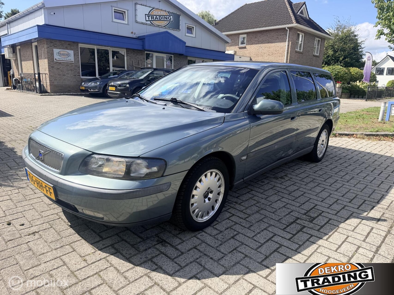 Volvo V70 - 2.4 T Comfort Line 200PK camera grootscherm - AutoWereld.nl