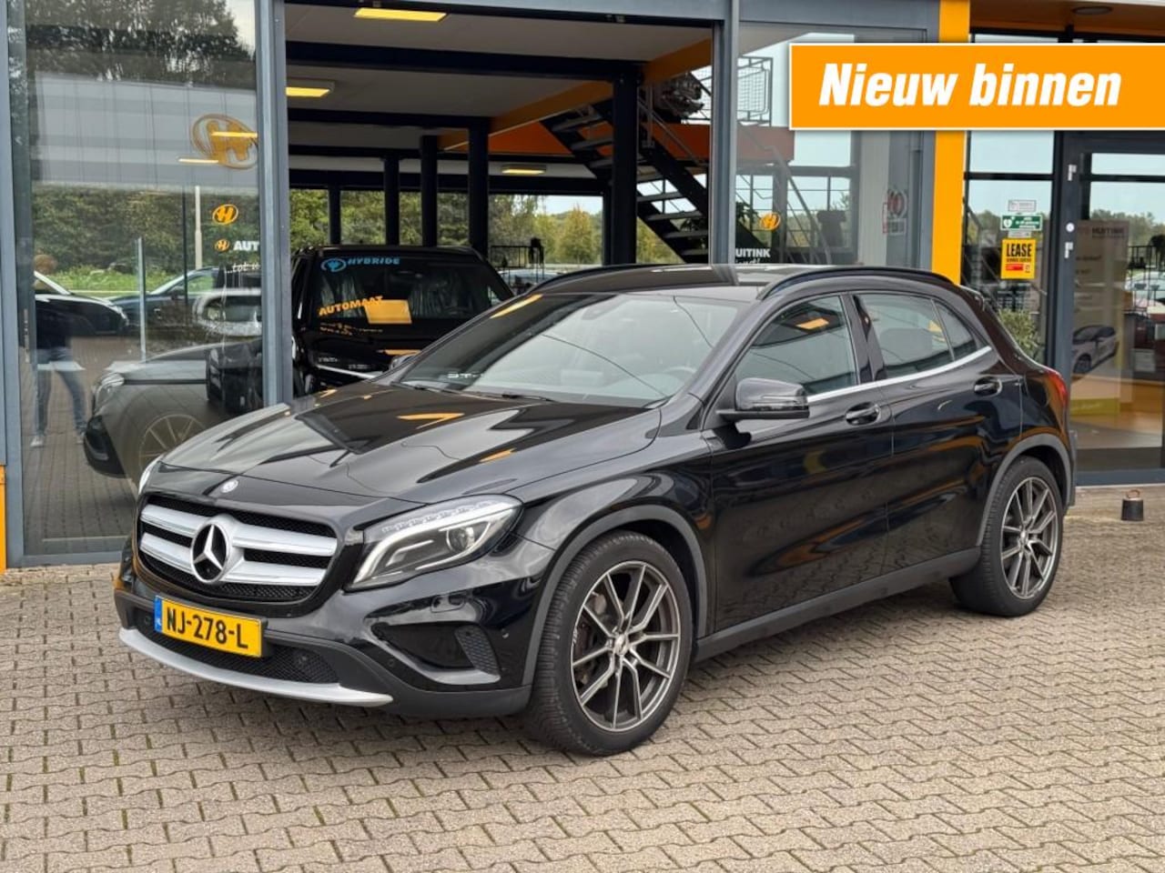 Mercedes-Benz GLA-Klasse - 180 Lease Edition - trekhaak - all season - AutoWereld.nl