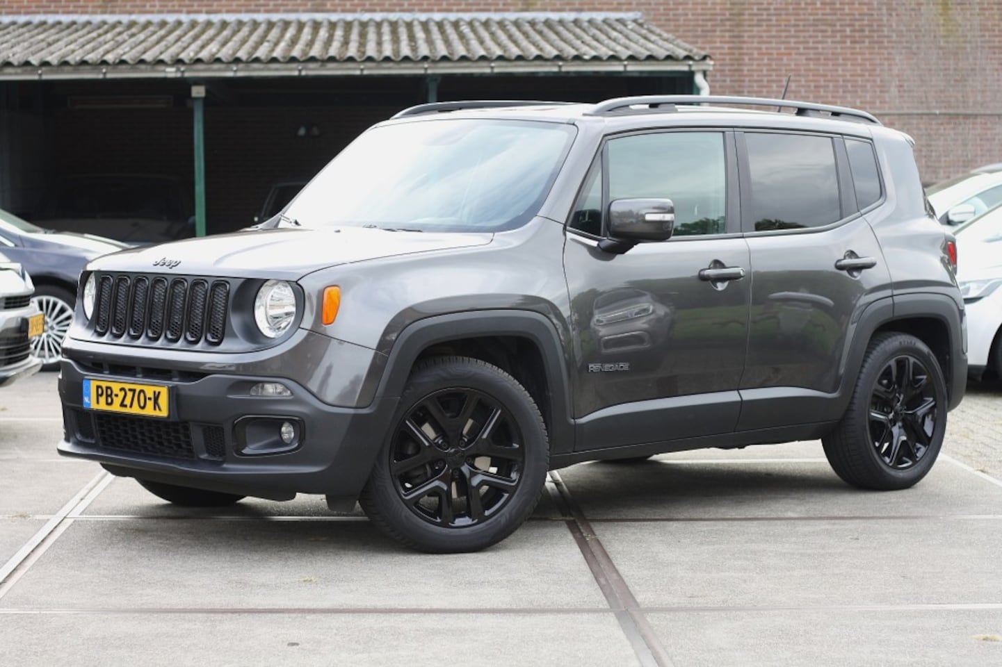 Jeep Renegade - 1.6 E-Torq Night Eagle ll / NAP / Trekhaak / Navi / Airco - AutoWereld.nl