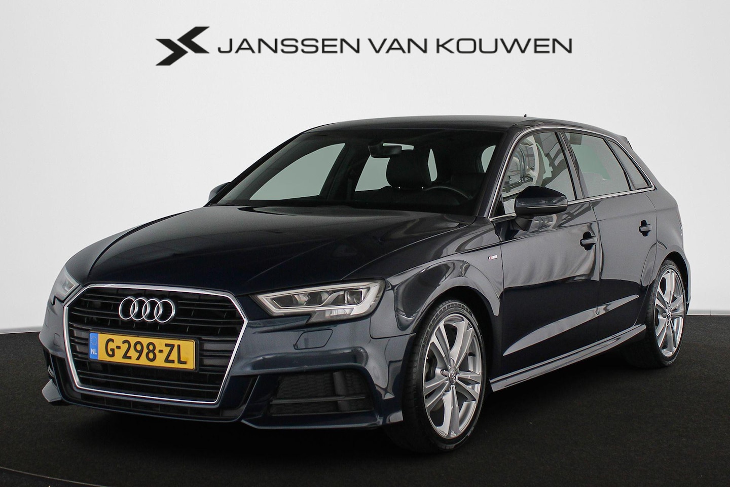 Audi A3 Sportback - 30 TFSI Advance Sport S-Line Trekhaak Stoelverwarming Navi Virtual - AutoWereld.nl