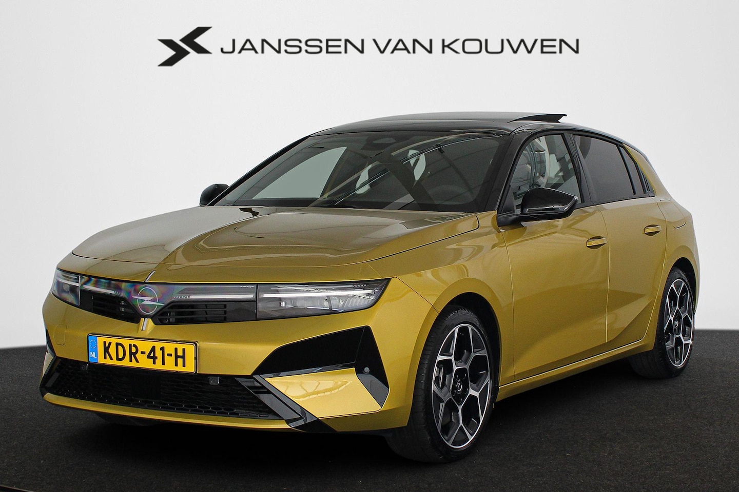 Opel Astra - 1.6 Turbo Plug In Hybrid Ultimate Facelift Panoramadak Massage Stoel-Stuurverwarming - AutoWereld.nl