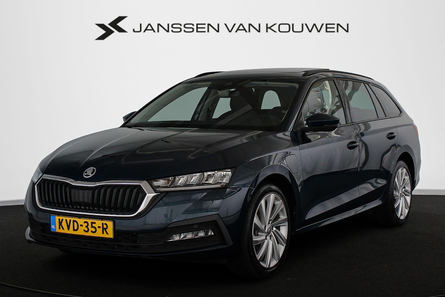 Skoda Octavia Combi - 1.4 TSI iV PHEV Business Edition Pano Stoelverwarming Keyless - AutoWereld.nl
