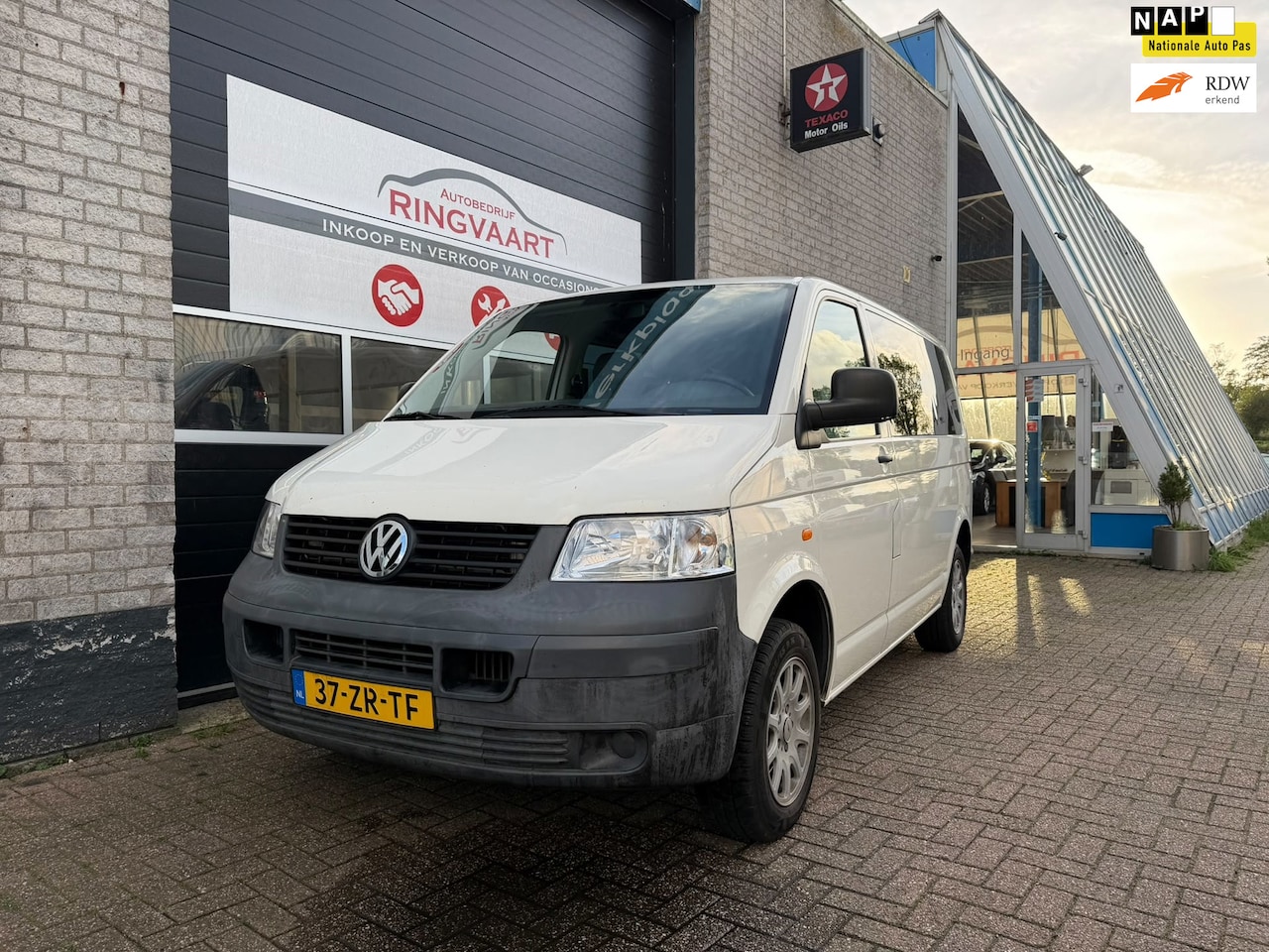 Volkswagen Transporter Kombi - 1.9 TDI 300 Baseline 9 Persoon - AutoWereld.nl