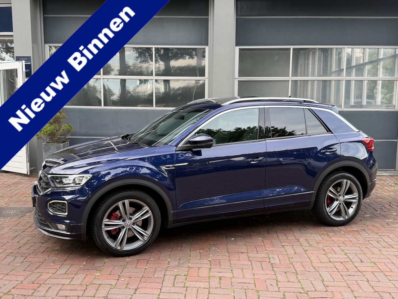 Volkswagen T-Roc - 2.0 TSI 4Motion Sport Business R Pano | LED | VC | Stoelverw. | ACC | ECC  01-2019 67.366 - AutoWereld.nl