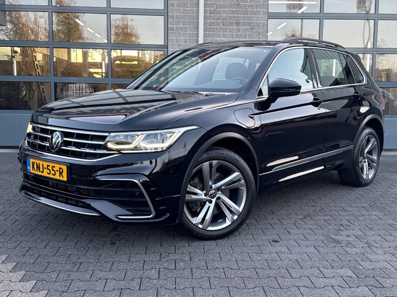 Volkswagen Tiguan - 1.4 TSI eHybrid R-Line Business 1.4 TSI eHybrid R-Line Business+ - AutoWereld.nl