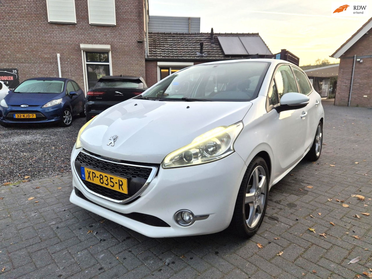 Peugeot 208 - 1.4 VTi Active Airco Cruise - AutoWereld.nl