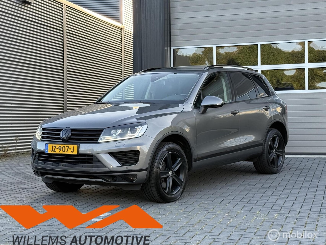 Volkswagen Touareg - 3.0 TSI Hybrid Highline DSG|Pano|ACC|Trhk - AutoWereld.nl