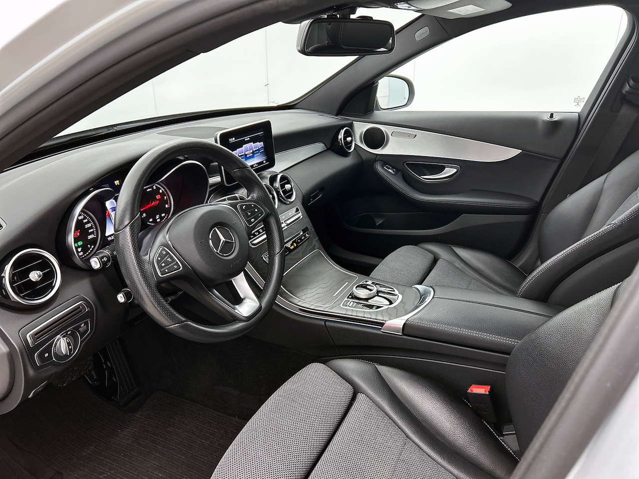 Mercedes-Benz C-klasse - 180 Sport Edition AMG-Styling, Camera, Sfeerverlichting - AutoWereld.nl