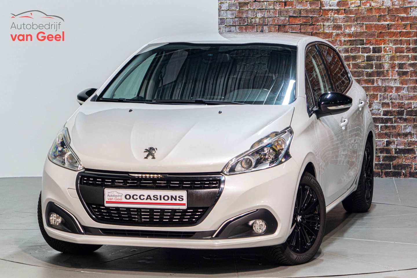 Peugeot 208 - 1.2 PureTech Allure | Navi | Cruise controle - AutoWereld.nl