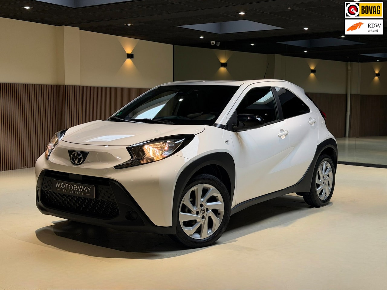 Toyota Aygo X - 1.0 VVT-i MT Playi|Carplay|Camera| Airco|Acc|Fabrieksgarantie - AutoWereld.nl