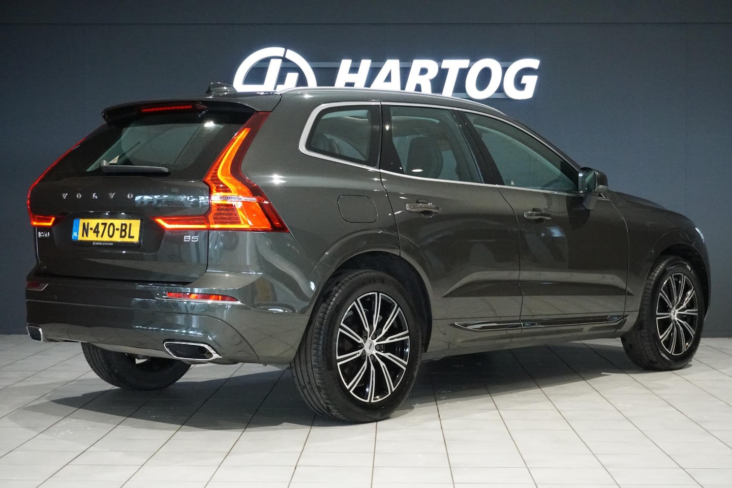 Volvo XC60 - 2.0 B5 Inscription + PANORAMA / 360 CAMERA / LEDER / TREKHAAK / - AutoWereld.nl